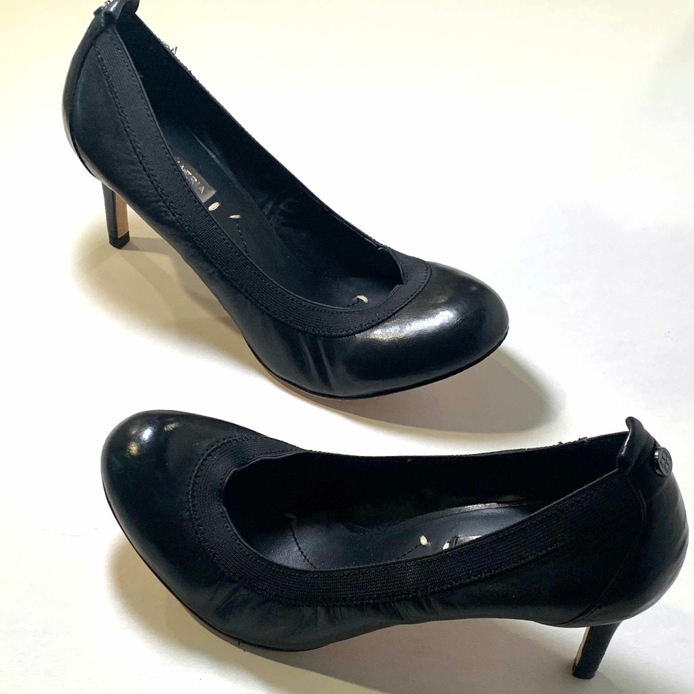 BCBG Max Azria Black Leather Pumps Size 9.5 Classic Round Toe Heels